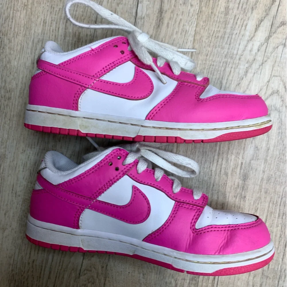 Girls Nike Dunk Low sneakers in 